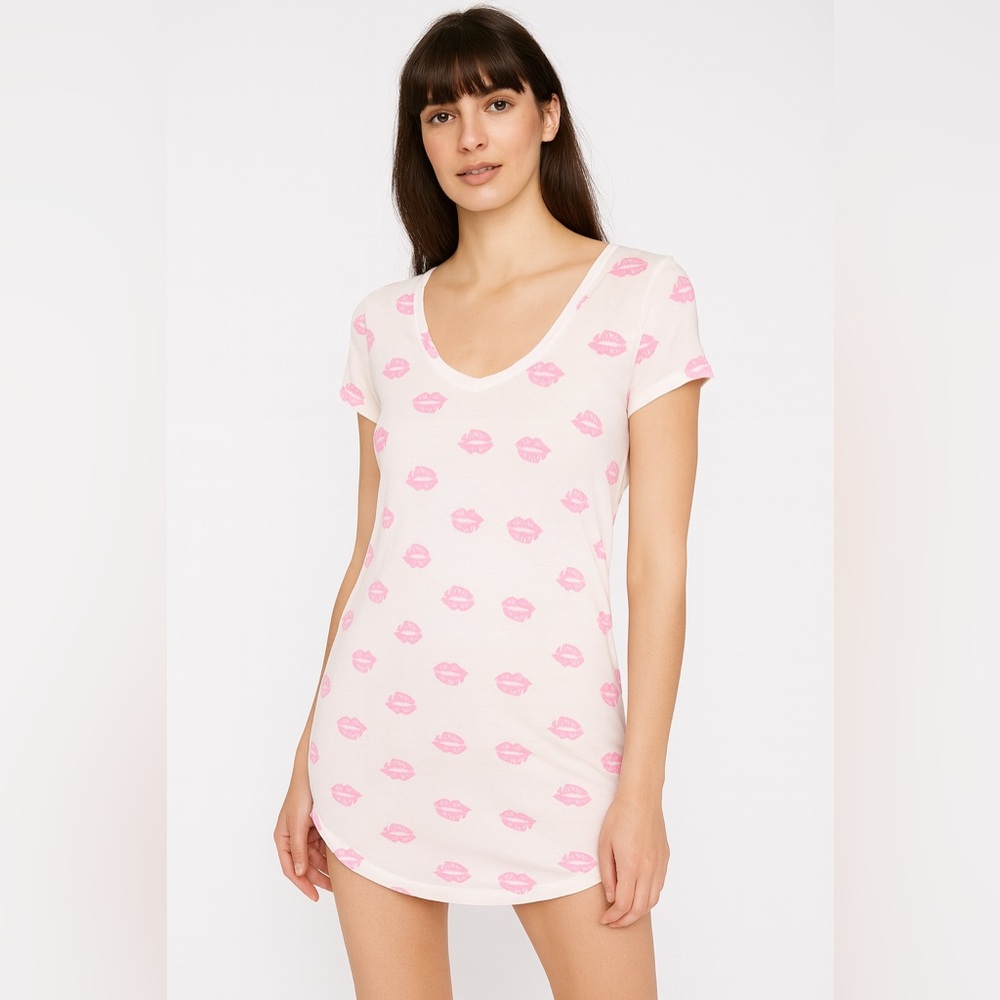 2 Victoria’s Secret LOVE LIPS Night Shirt Nighty S
